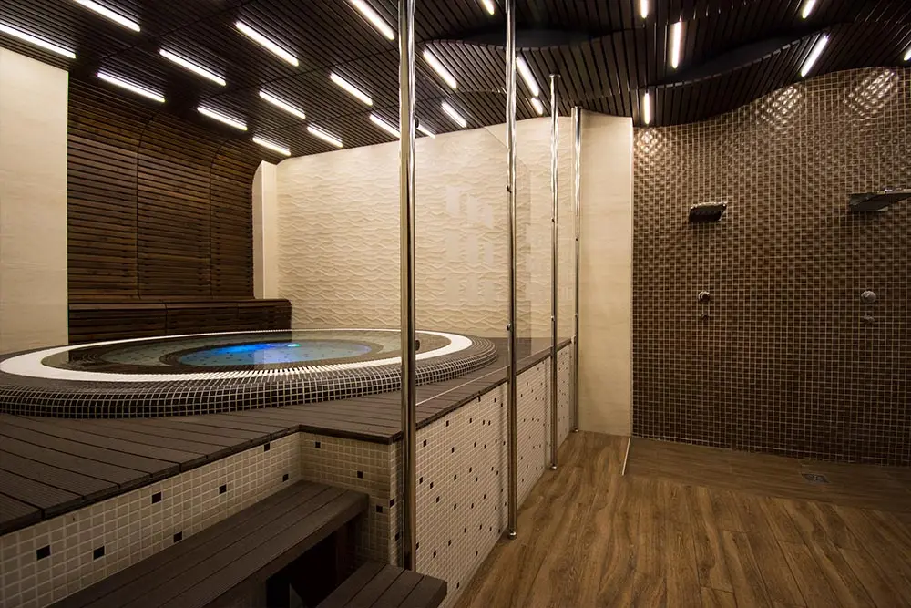 Fitness center and gym facilities at Escan Alvand Hotel for guests