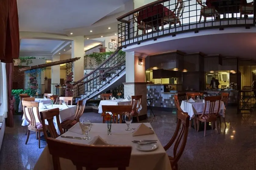 Escan Forsat Hotel